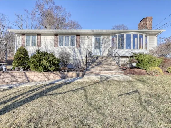 11 Clinton Court, Monroe, NY 10950