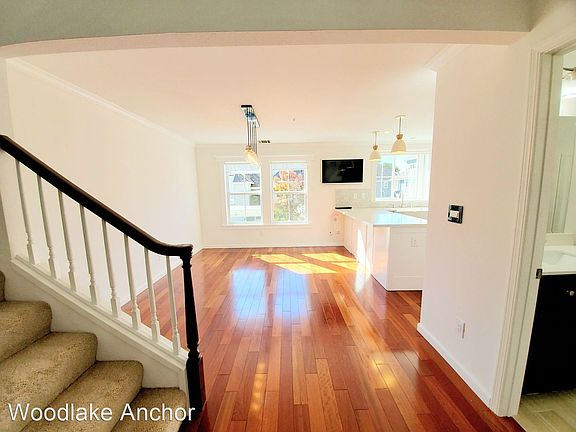 5th image of 1052 Hull Ln