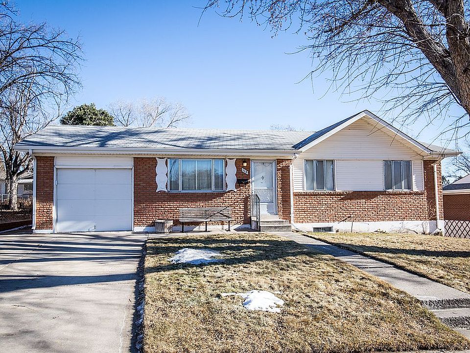 2nd image of 113 N Garo Ave
