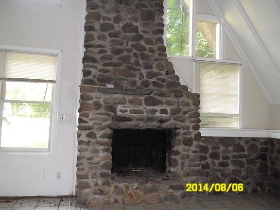 4th image of 370 Dogwood Dr