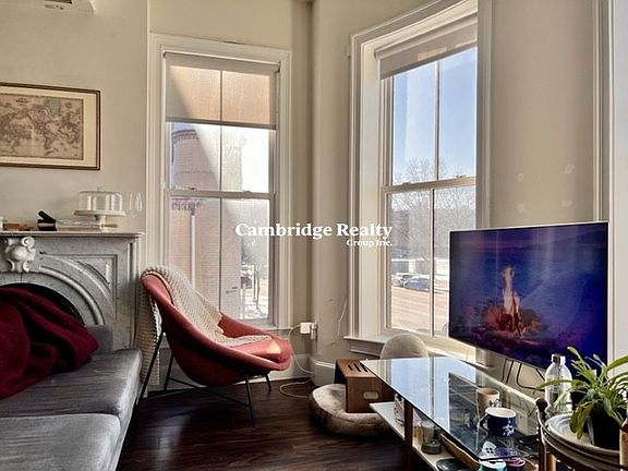 5th image of 1902 Washington St #5T