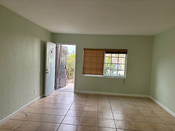 3rd image of 3309-11 Apache Ave #3309