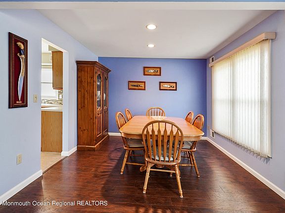 3rd image of 188 Victoria Court