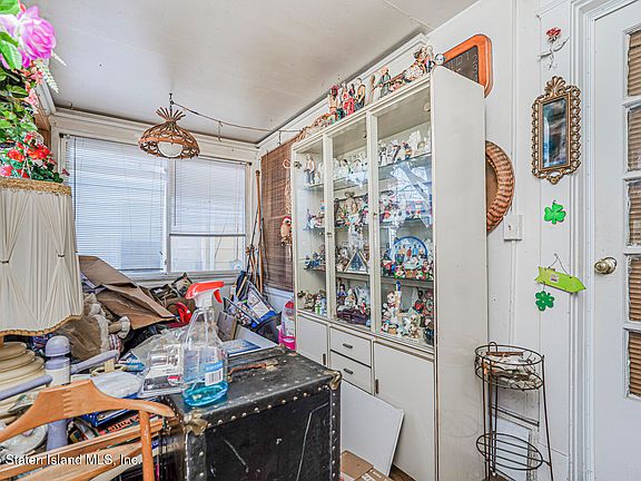 4th image of 4 Vreeland St