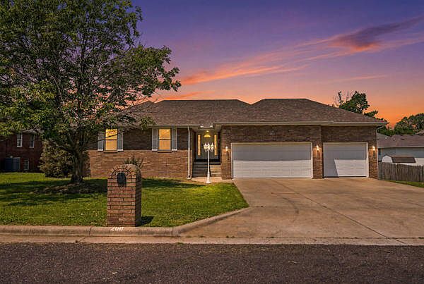 1st image of 206 Miller Way