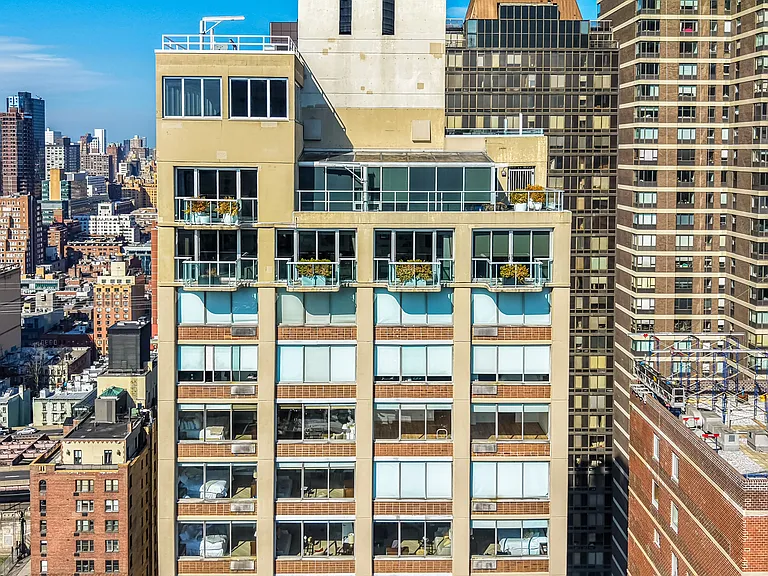 Sutton Marquis in the heart of Sutton Place