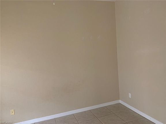 3rd image of 903 W 10th St