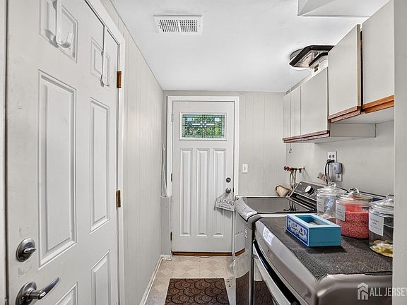 3rd image of 308 Skene Dr