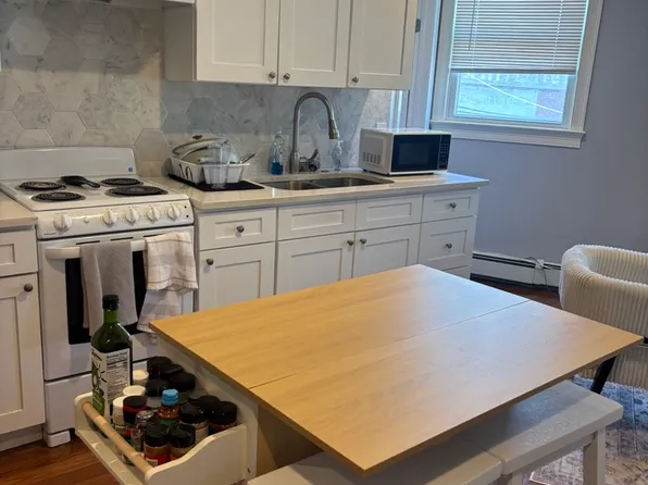 (undisclosed Address), East Rockaway, NY 11518