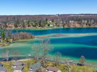 811 Palmer Dr, Greenville, MI 48838