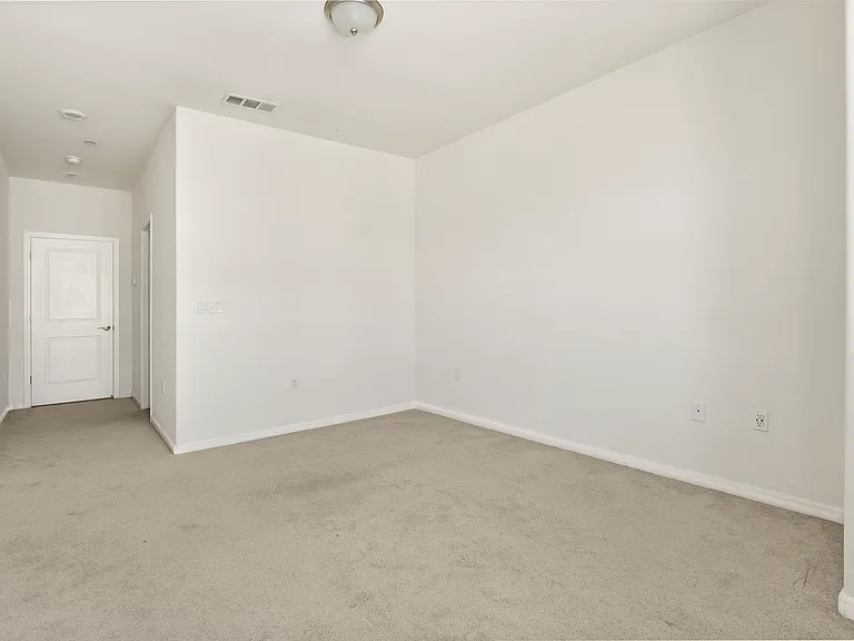 2703 Ferrara Cir — Photo 18