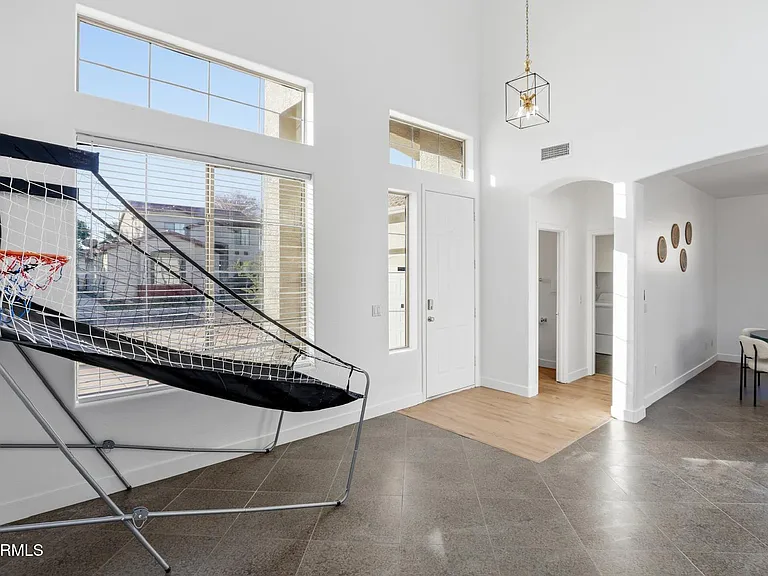 220 W Beechnut Pl — Photo 4