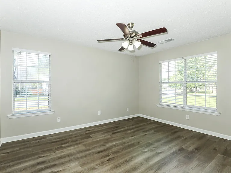 1299 N Hampton Dr — Photo 10