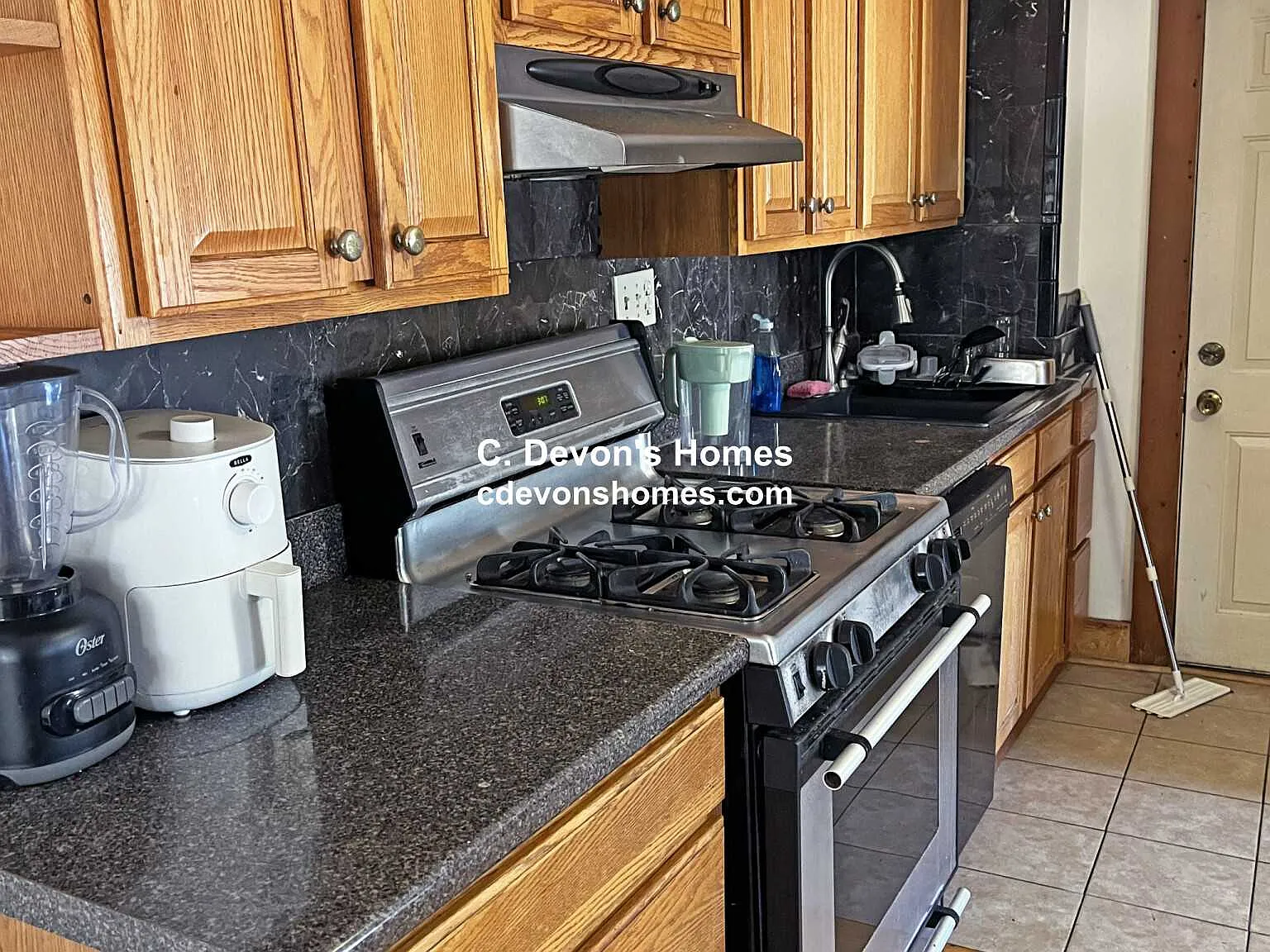 3 bed, 1.5 bath, $3,700 — Photo 4