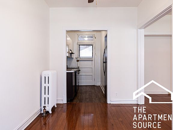 3rd image of 642 W Cornelia Ave APT 1S