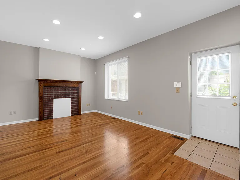 242 E 12th Ave #1 — Photo 6