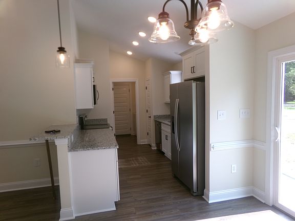 4th image of 2532 Harvey Rd