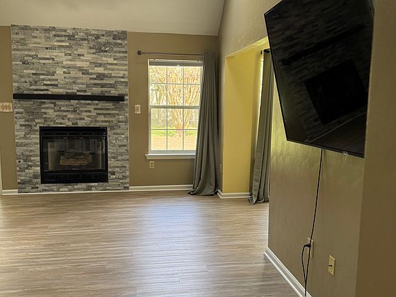 4th image of 953 Heathland Dr
