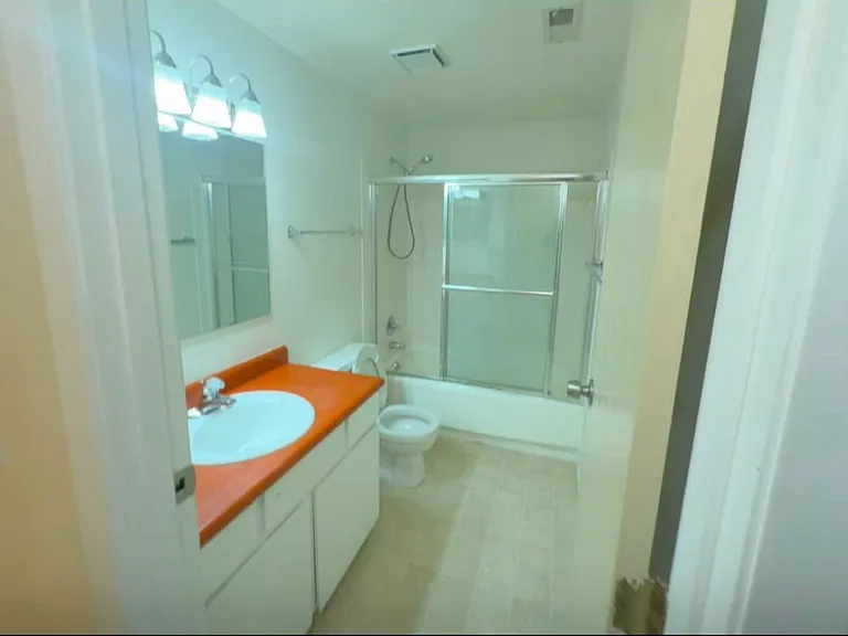 500 Monroe Ave #27 — Photo 9