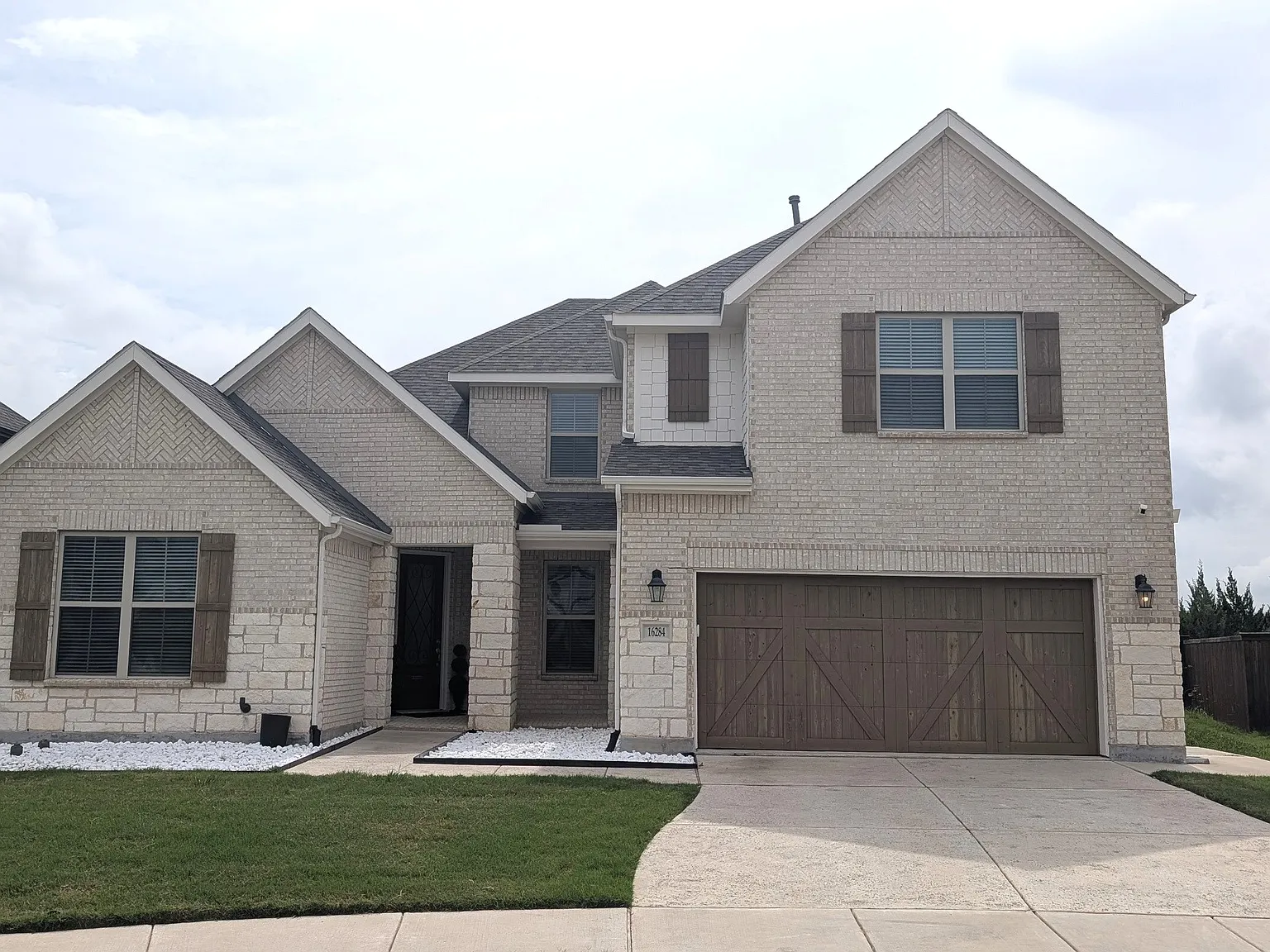 4 bed, 3359 sqft, $3,800 — Photo 2