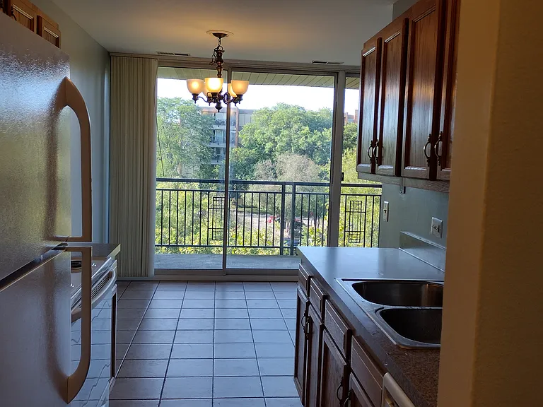 6010 Oakwood Dr #4H — Photo 6