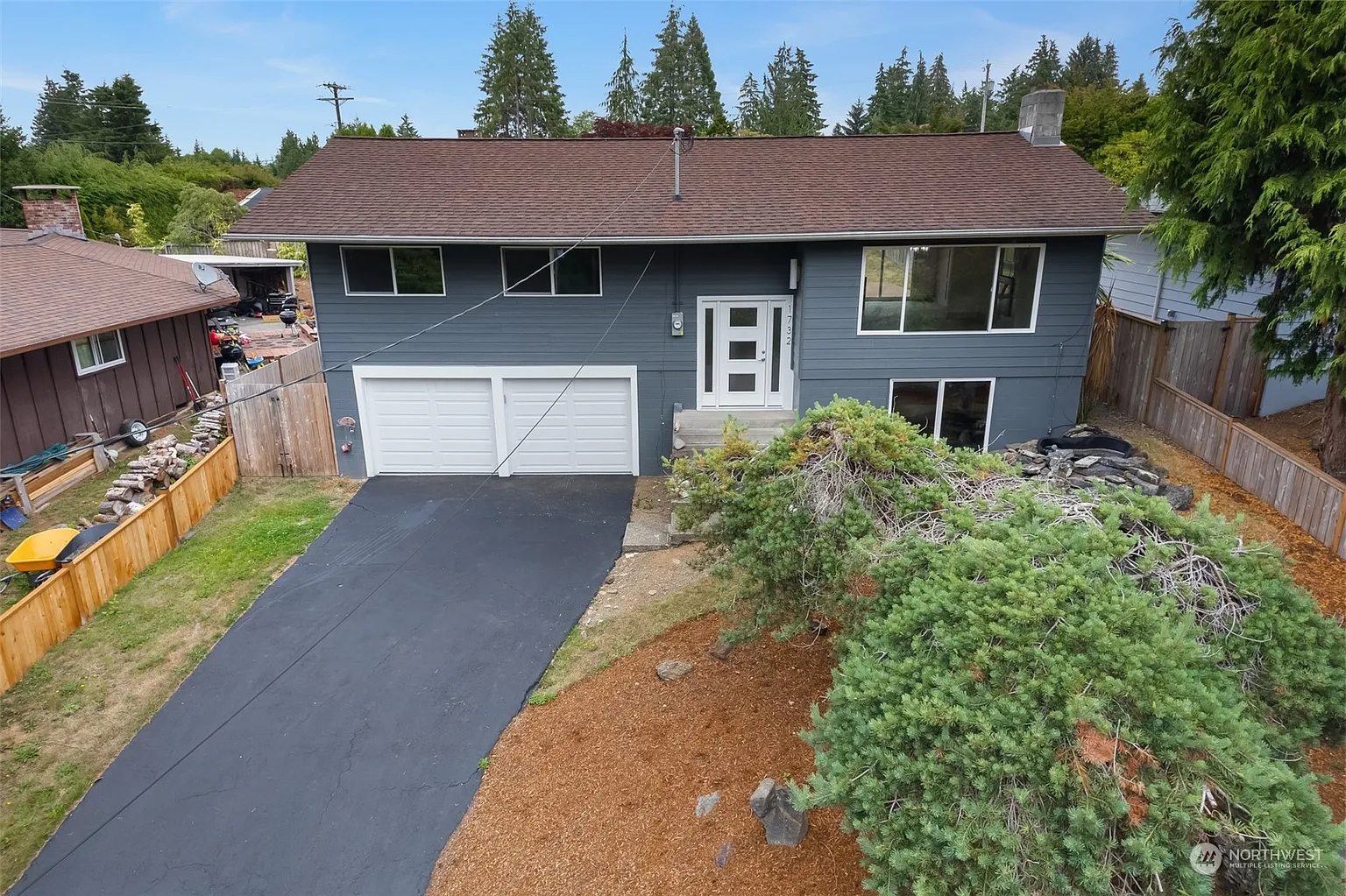 1732 Graves Avenue photo 1
