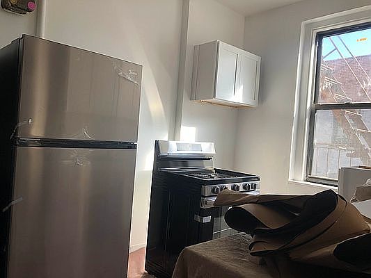 5th image of 612 Academy St #5D