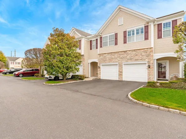 21 Virginia Pine Lane #21, Bay Shore, NY 11706