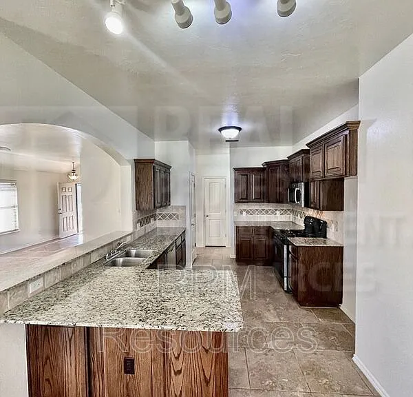 10913 SW 30th St — Photo 13
