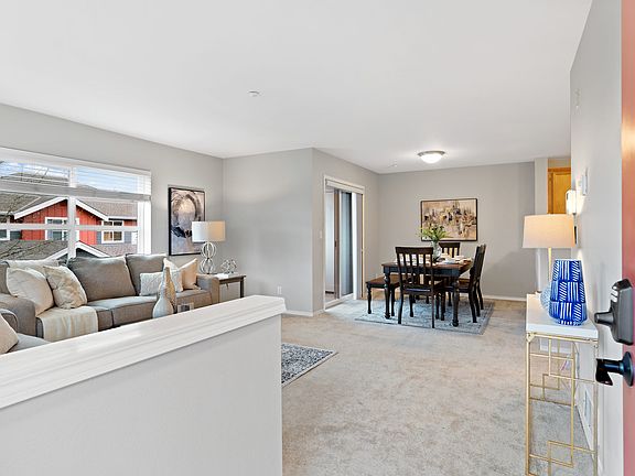 2nd image of 1652 25th Pl NE Unit 204