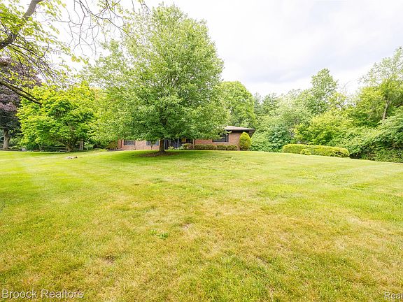 4th image of 29030 Millbrook Rd