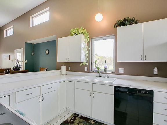 5th image of 20870 Buchanan St NE