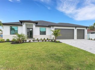 321 NE 19th Ave, Cape Coral, FL 33909