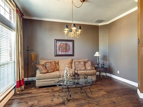 3rd image of 2812 Country Glen Ln