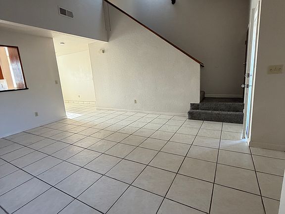 5th image of 600 E Hawkeye Ave Unit B