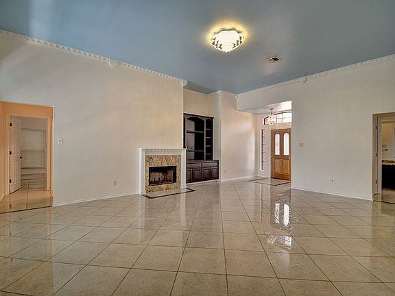 4th image of 719 Oak Hollow Dr