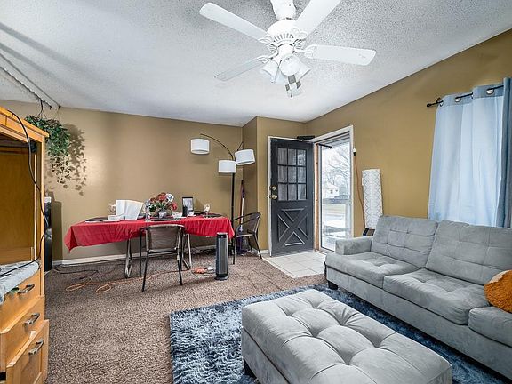 5th image of 924 N 84th Dr