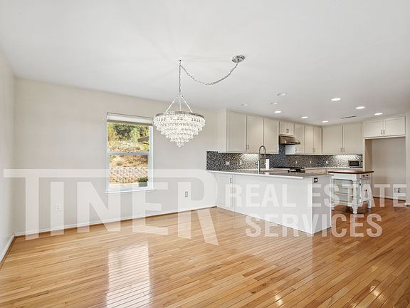 3rd image of 3731 Valerio Dr