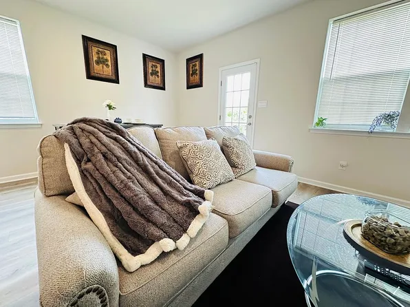 624 Benjamin Ct, Absecon, NJ 08201