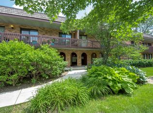 8200 Woodglen Ln APT 103, Downers Grove, IL 60516