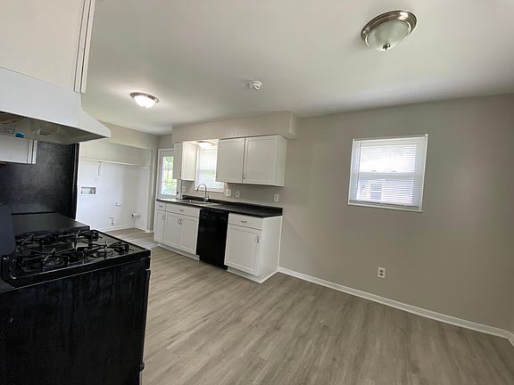 4th image of 10 Lamplite Ct #10