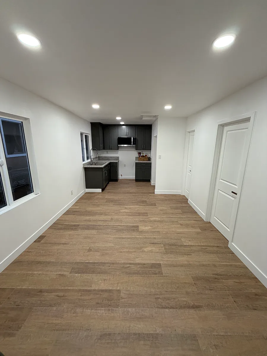 Building Photo - 1156 S Alma Ave #1