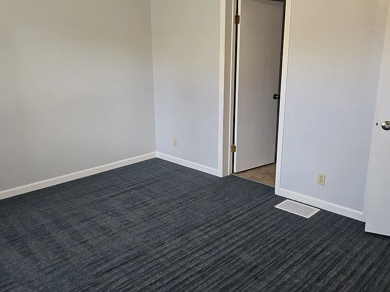 5015 Highland Dr — Photo 11