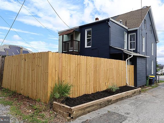 3rd image of 428 Reno Ave