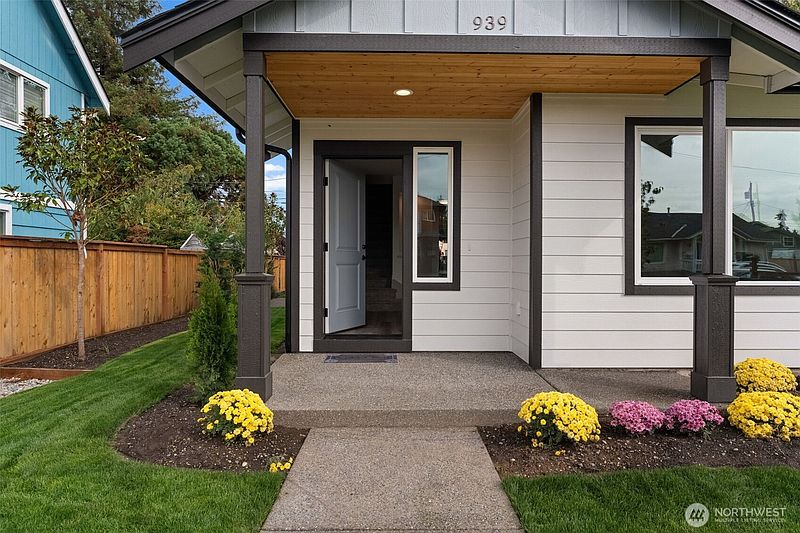 2nd image of 939 E 61st Street