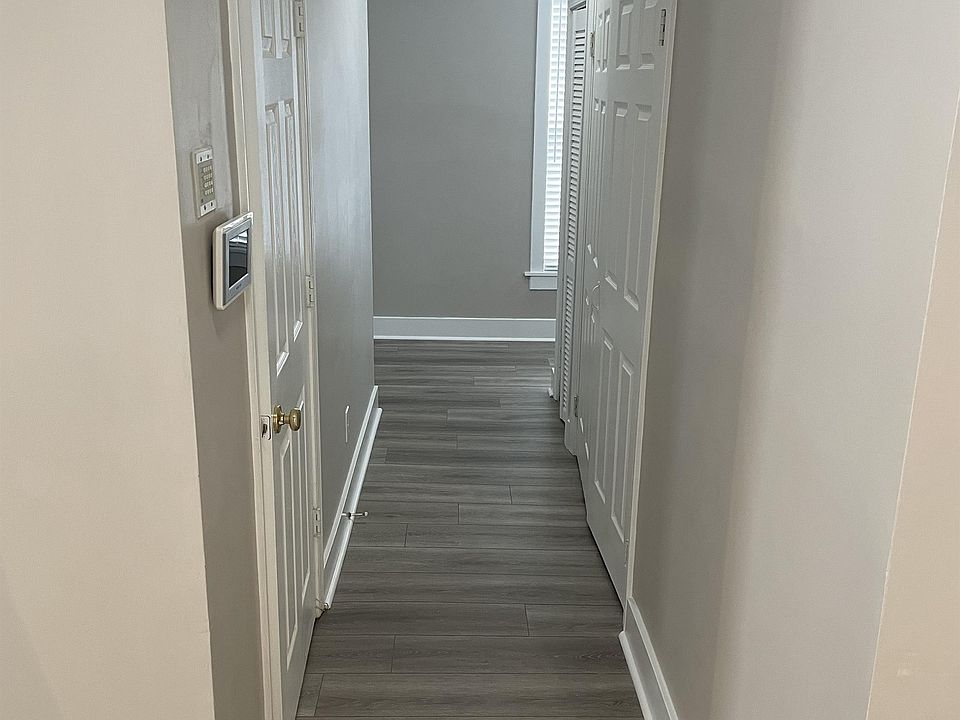 Hallway to bedrooms