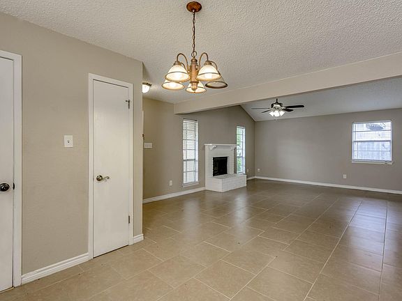 3rd image of 1214 Melbourne Ln
