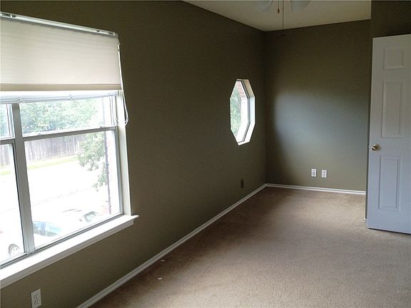 4th image of 912 Petaluma Dr
