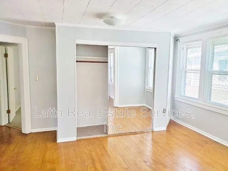 2 bed, 1.0 bath, 1008 sqft, $925 — Photo 4