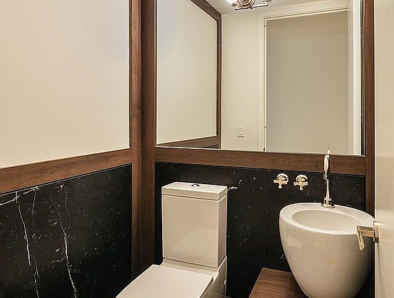 4th image of 15 Renwick St APT 301